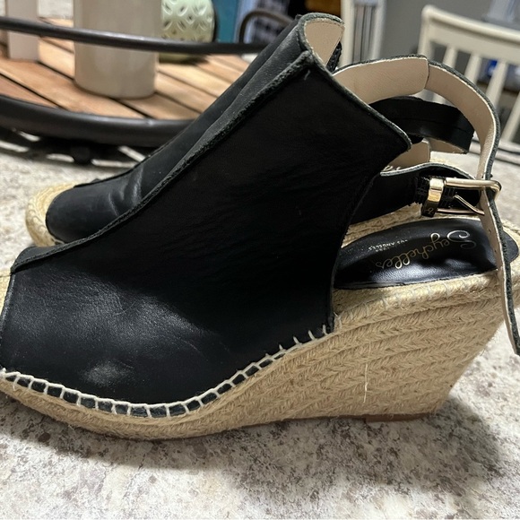 Beautiful size 7 Seychelles! Barely worn purchased at a boutique in Banff - Picture 4 of 5